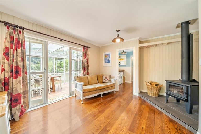 Photo of property in 32 Crowther Road, Wainuiomata, 5373