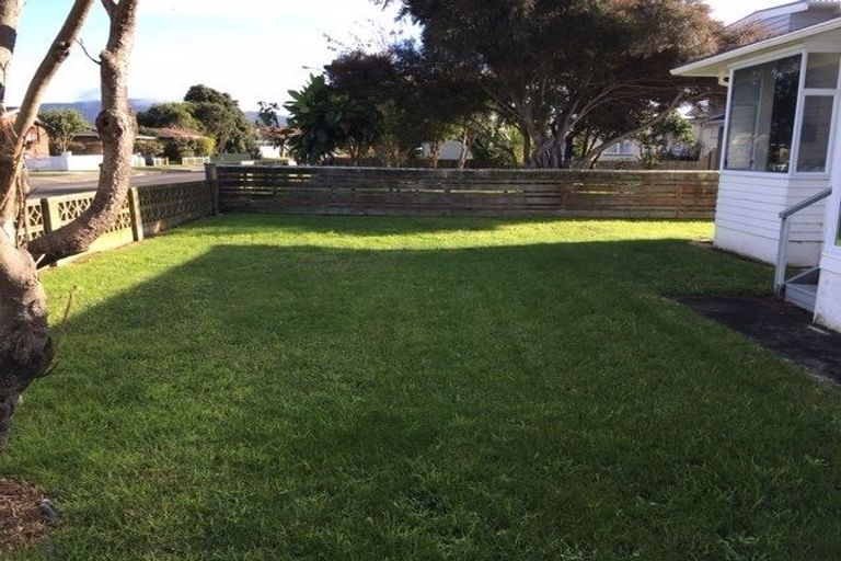 Photo of property in 2 Watson Drive, Paraparaumu Beach, Paraparaumu, 5032