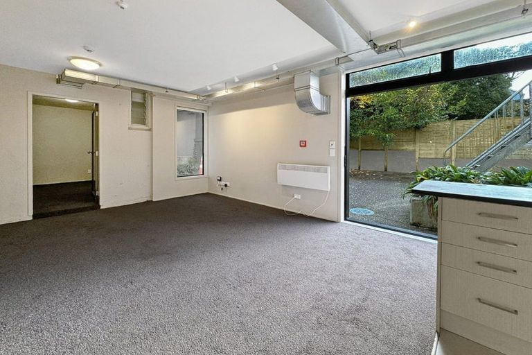 Photo of property in Sharella Living, 20 Glenmore Street, Thorndon, Wellington, 6011