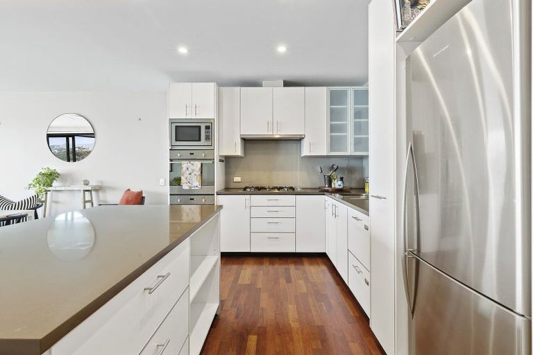 Photo of property in Patent 326 Apartments, 407s/326 Evans Bay Parade, Hataitai, Wellington, 6021