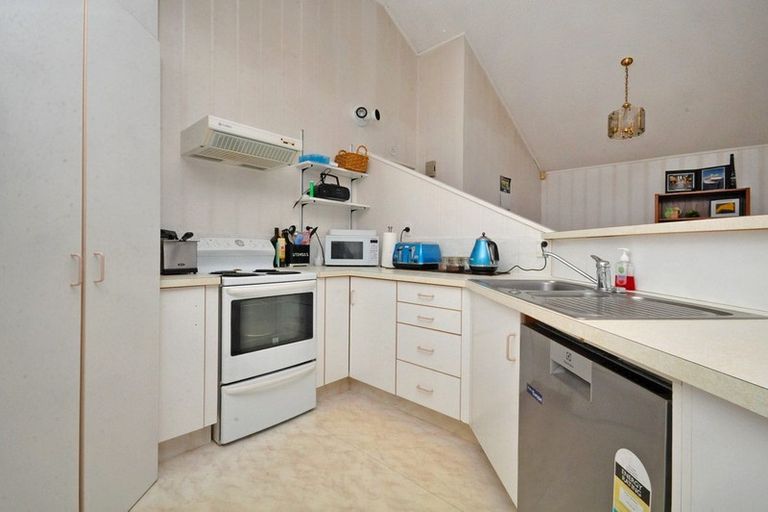 Photo of property in 2/288 Queen Street, Pukekohe, 2120