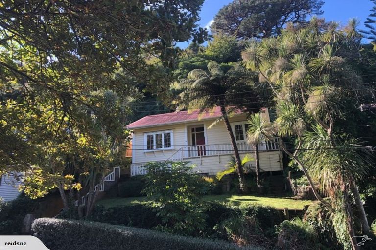 Photo of property in 12 Governor Road, Northland, Wellington, 6012