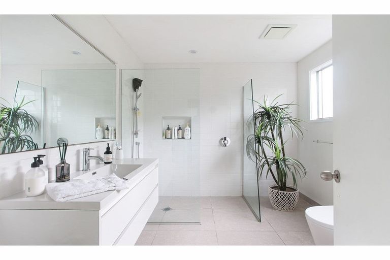 Photo of property in 1/26 Bryers Place, Bayview, Auckland, 0629