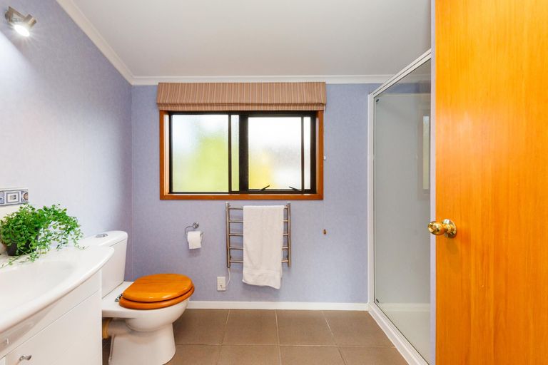 Photo of property in 4 Dresdan Court, Hokowhitu, Palmerston North, 4410