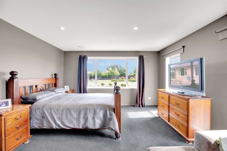 Photo of property in 15 Riverside Way, Amberley, 7410