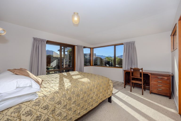 Photo of property in 8 Kennedy Crescent, Wanaka, 9305