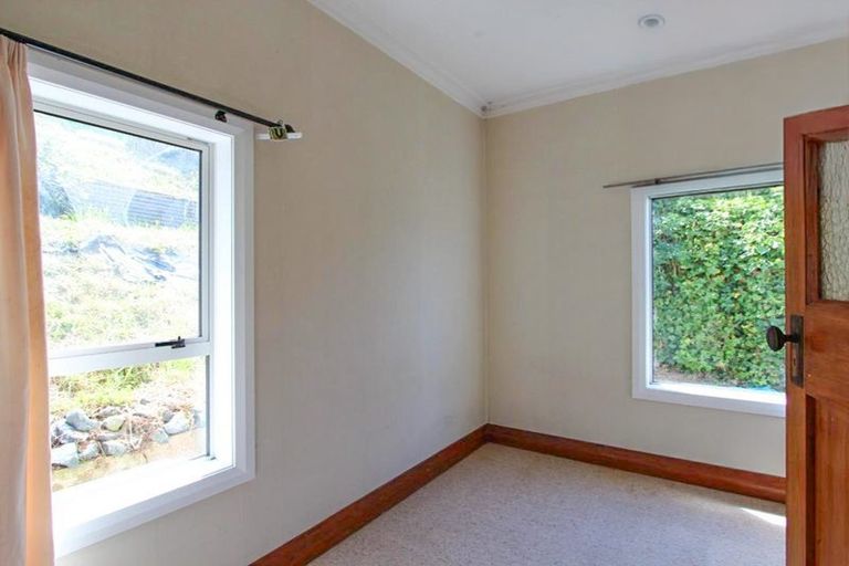 Photo of property in 32 Adderley Terrace, Ravensbourne, Dunedin, 9022