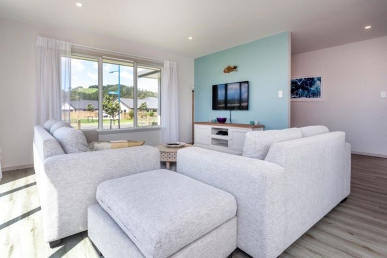 Photo of property in 37 Longreach Drive, Cooks Beach, Whitianga, 3591
