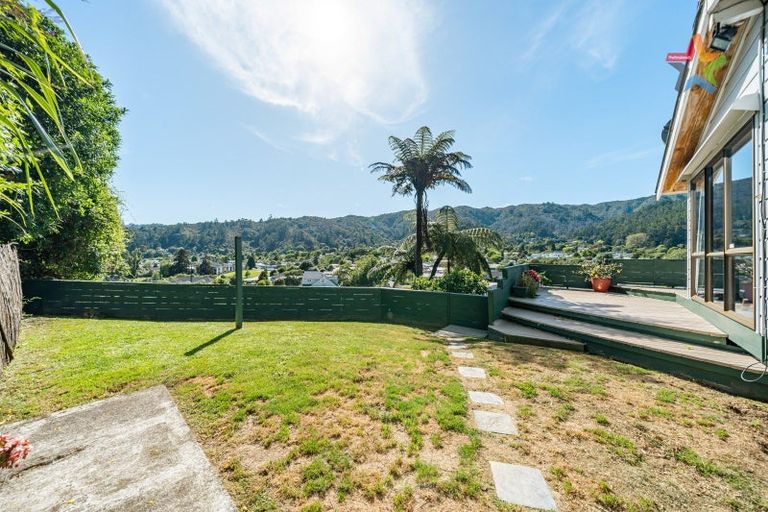 Photo of property in 30 Korau Grove, Stokes Valley, Lower Hutt, 5019