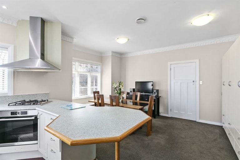 Photo of property in 16 Ranui Crescent, Khandallah, Wellington, 6035