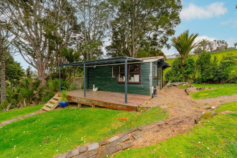 Photo of property in 103 Gregory Road, Waitakere, Henderson, 0782