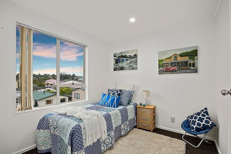 Photo of property in 33 Triangle Road, Massey, Auckland, 0614