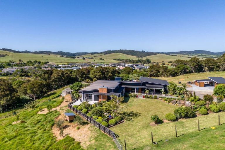 Photo of property in 65 Jamesons Esplanade, Haruru, 0204