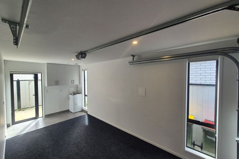Photo of property in 16 Cessna Crescent, Mangere, Auckland, 2022