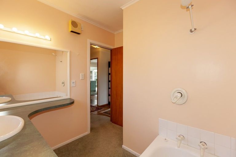 Photo of property in 21 Alexander Road, Raumati Beach, Paraparaumu, 5032