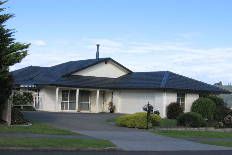 Photo of property in 10 Artesia Close, Shamrock Park, Auckland, 2016