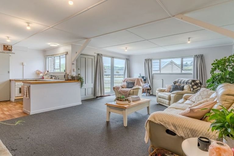 Photo of property in 10 Beach Street, Waikouaiti, 9510