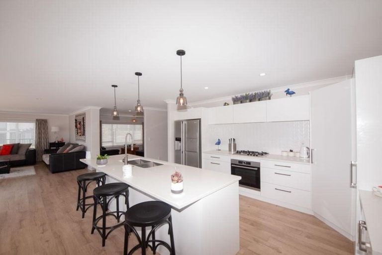 Photo of property in 35 Margaret Shields Avenue, Aotea, Porirua, 5024