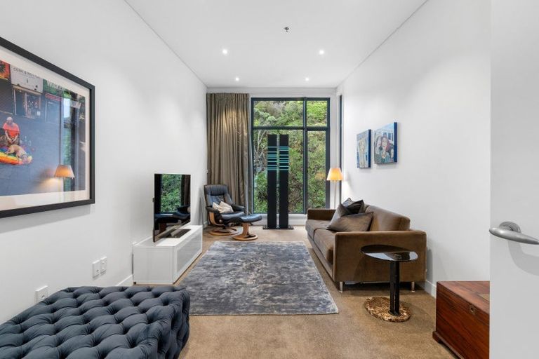 Photo of property in Bay Point Apartments, 6b/172 Oriental Parade, Oriental Bay, Wellington, 6011