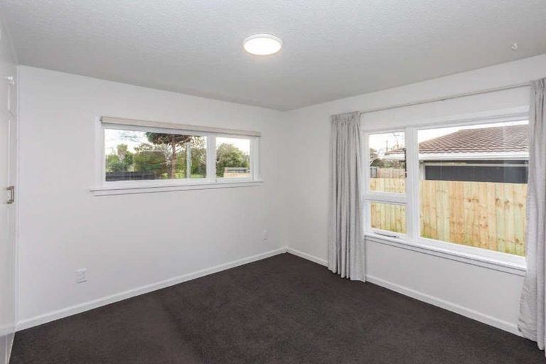 Photo of property in 94 Avondale Road, Avondale, Christchurch, 8061