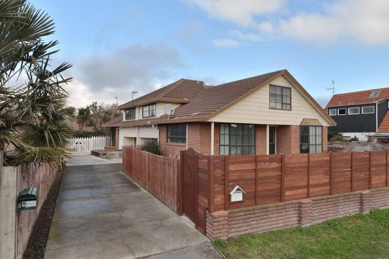 Photo of property in 2/5 Highgate Avenue, Merivale, Christchurch, 8014