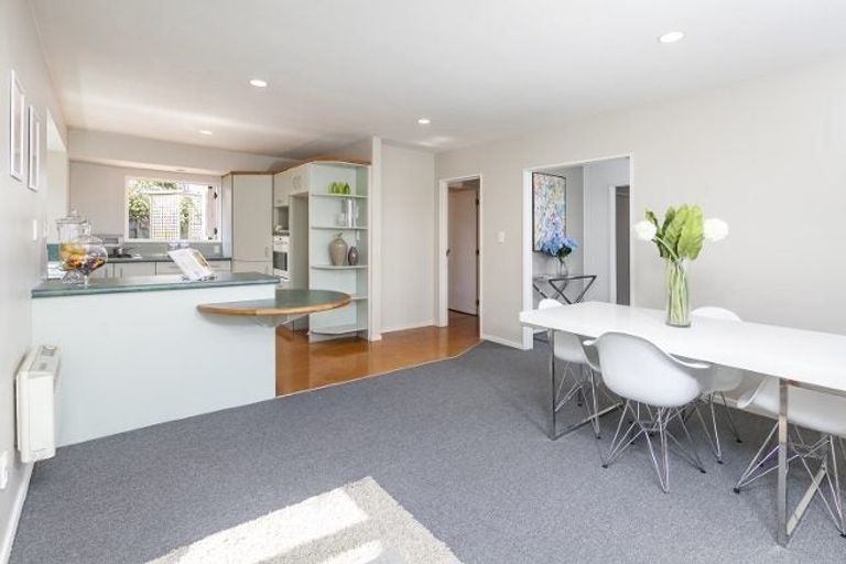 Photo of property in 14 Ribbonwood Crescent, Goodwood Heights, Auckland, 2105