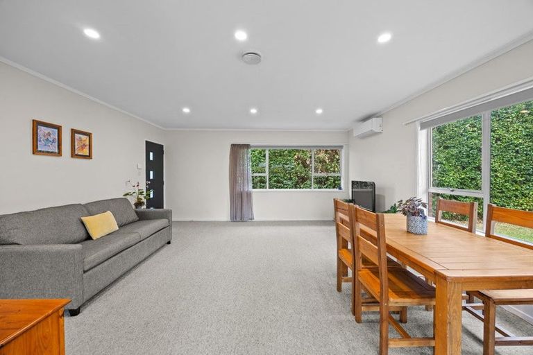 Photo of property in 2/4 Illana Place, Ranui, Auckland, 0612