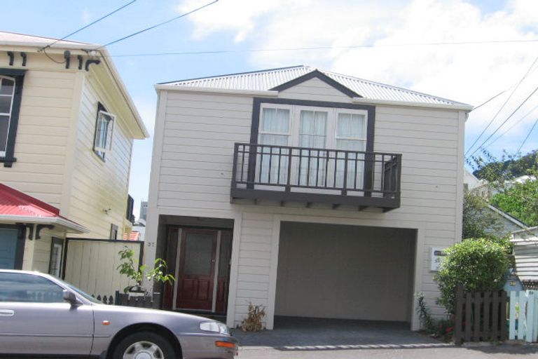 Photo of property in 37 Queen Street, Mount Victoria, Wellington, 6011