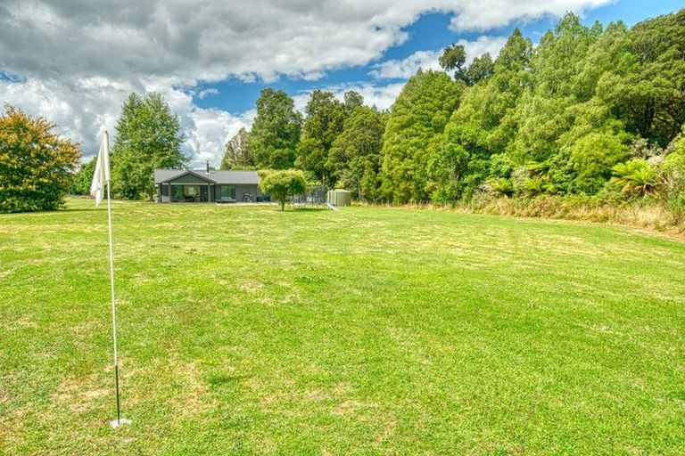 Photo of property in 5 Fairway Drive, Moana, 7872