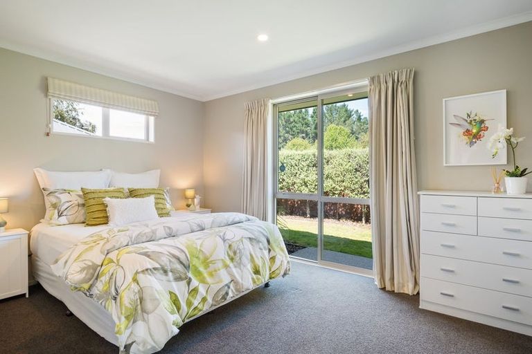 Photo of property in 8 Hoihere Place, Parklands, Christchurch, 8083
