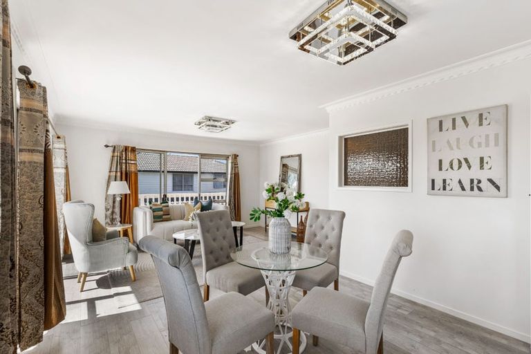 Photo of property in 1/100 Titirangi Road, New Lynn, Auckland, 0600