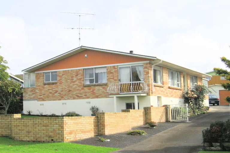 Photo of property in 2 Amorino Drive, Red Beach, 0932