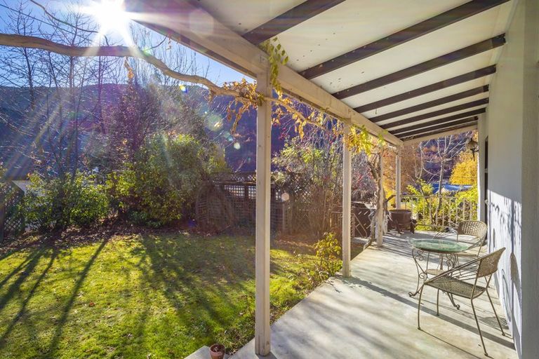 Photo of property in 4 Payne Place, Arrowtown, 9302