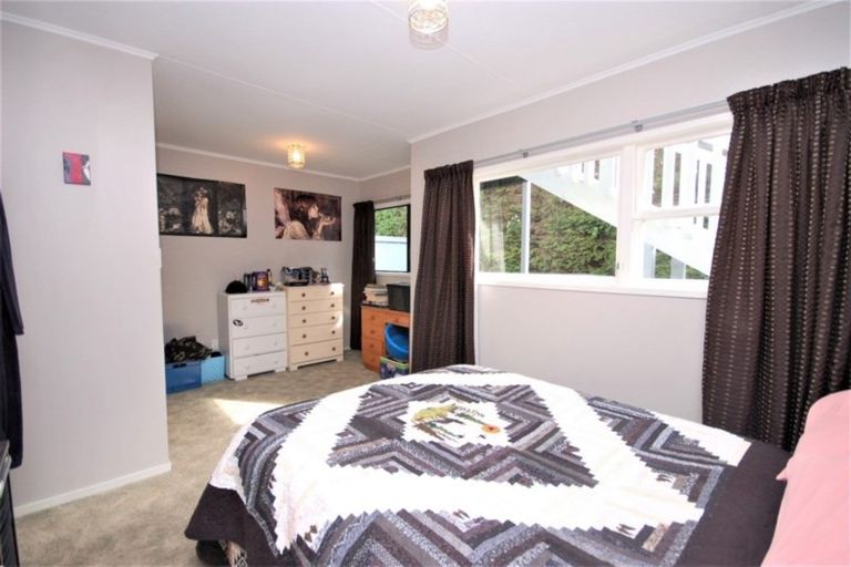 Photo of property in 25 Ingle Avenue, Waipahihi, Taupo, 3330