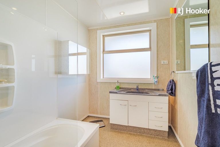 Photo of property in 31 Waldron Crescent, Green Island, Dunedin, 9018