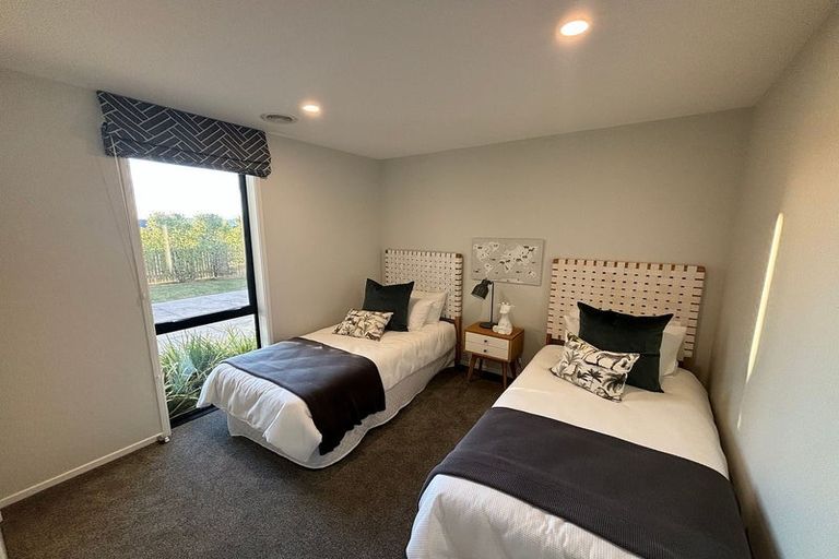 Photo of property in 3 Yorkshire Close, Whitby, Porirua, 5024