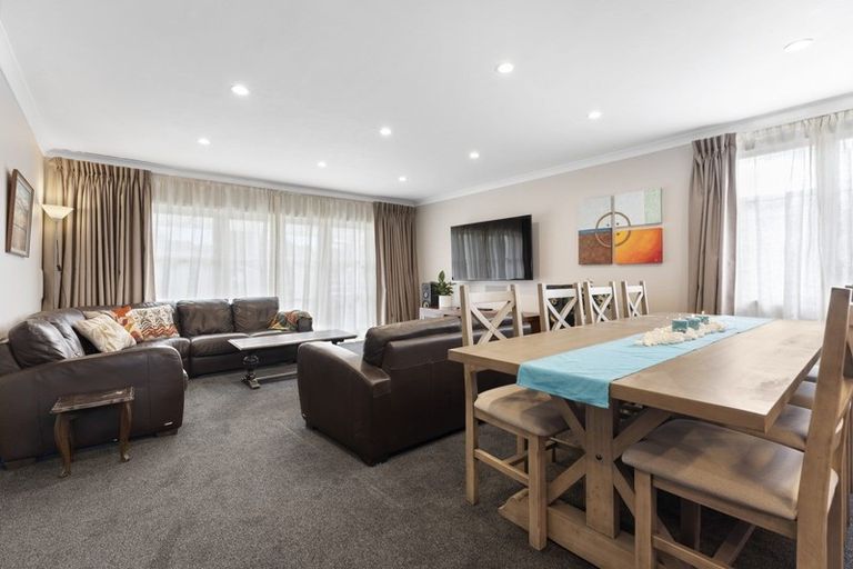 Photo of property in 134 Ruamahanga Crescent, Terrace End, Palmerston North, 4410