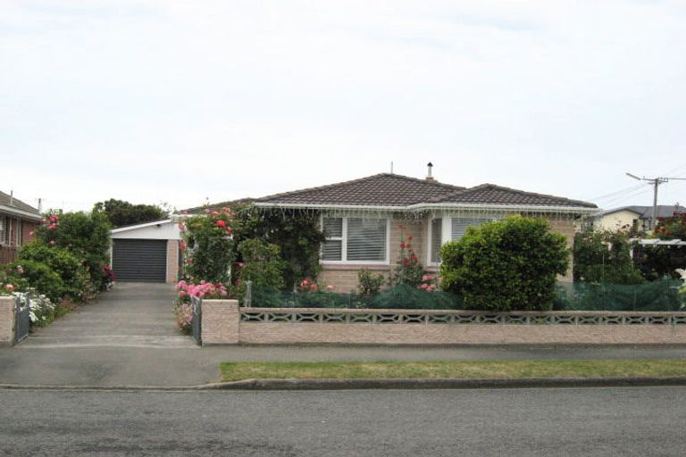 Photo of property in 27 Malta Crescent, South New Brighton, Christchurch, 8062