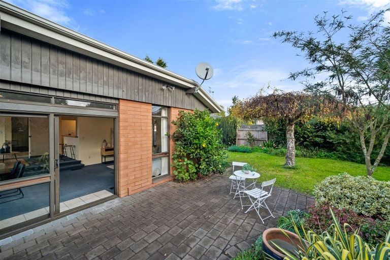 Photo of property in 22 Camberwell Place, Avonhead, Christchurch, 8042