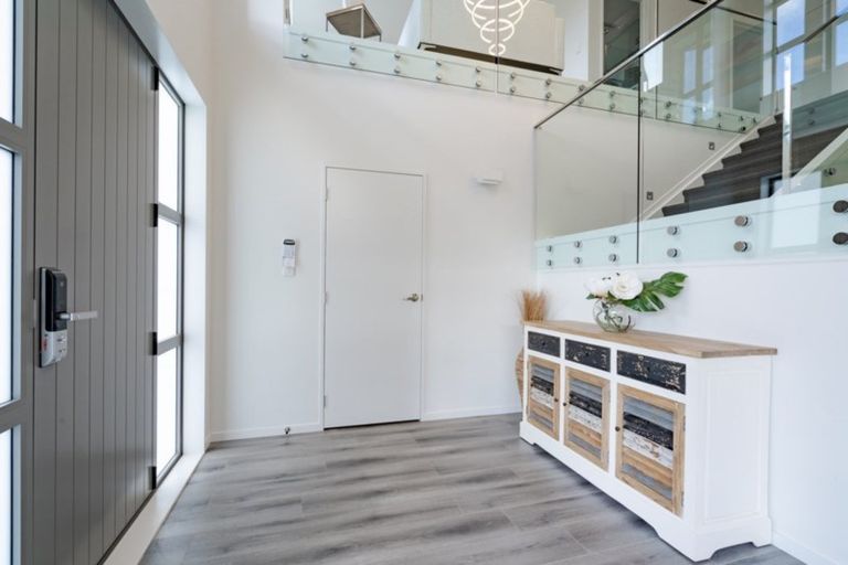 Photo of property in 36 Resolution Drive, Gulf Harbour, Whangaparaoa, 0930