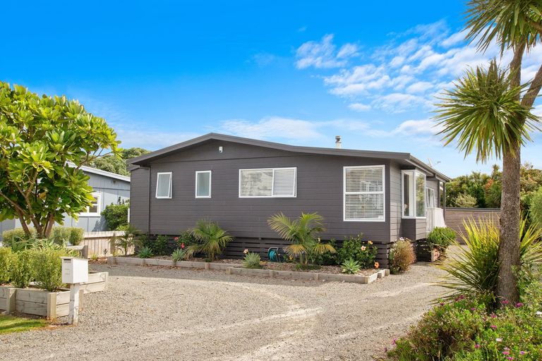 Photo of property in 44 Hillview Road, Waihi Beach, 3611