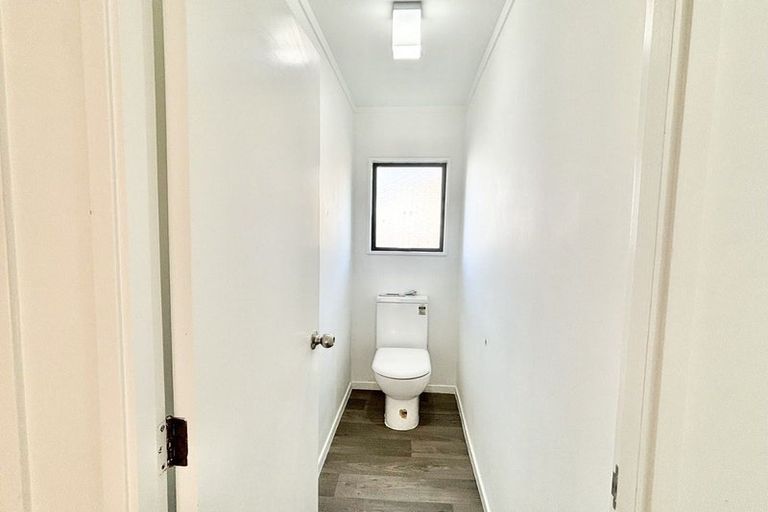 Photo of property in 77 Meadowvale Rise, Titirangi, Auckland, 0604