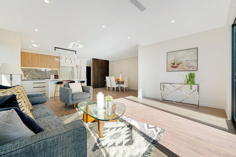 Photo of property in 6 Pineview Drive, Rosehill, Papakura, 2113