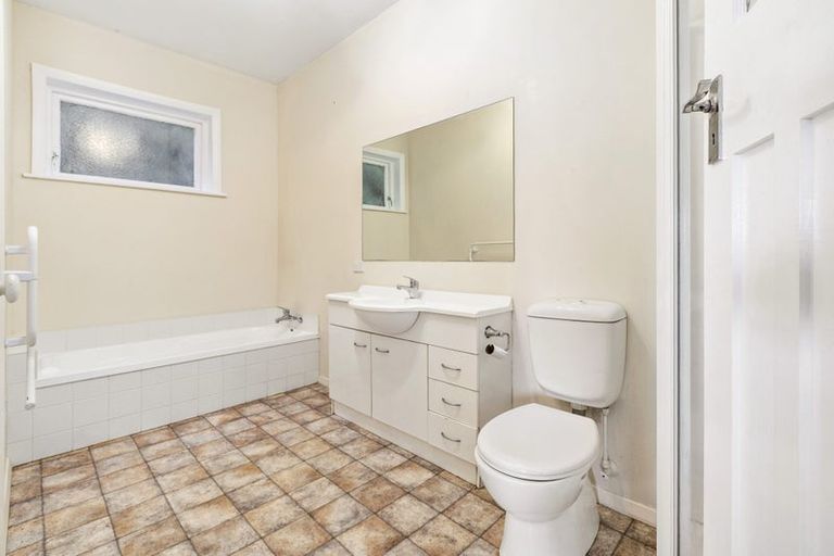 Photo of property in 65 Mantell Street, Seatoun, Wellington, 6022