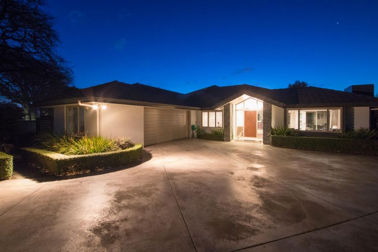 Photo of property in 2 Grand Oaks Drive, Awapuni, Palmerston North, 4412