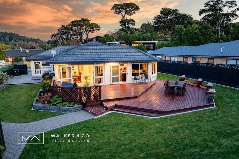 Photo of property in 28 Carlow Grove, Birchville, Upper Hutt, 5018