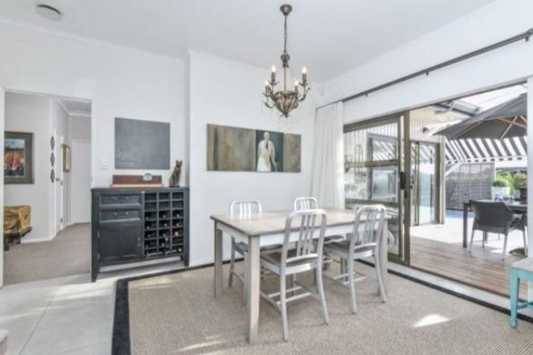 Photo of property in 6 Bungalore Place, Half Moon Bay, Auckland, 2012