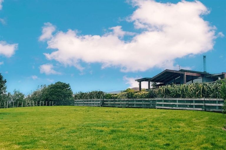 Photo of property in 85 Constable Road, Muriwai, Waimauku, 0881