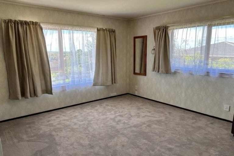 Photo of property in 9 Tromie Place, Highland Park, Auckland, 2010