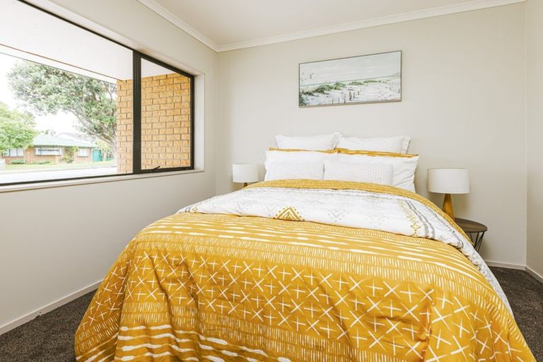 Photo of property in 26 Etherton Drive, Weymouth, Auckland, 2103